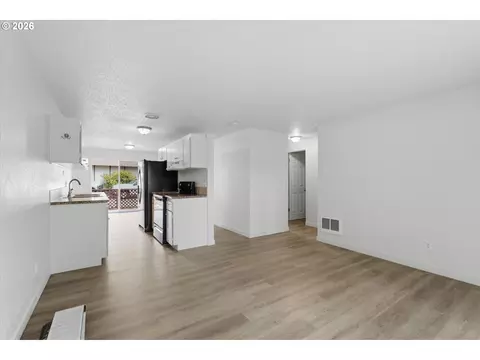 Living - 1825 NE Roberts Ave, Gresham, OR 97030 photo 1 of 5