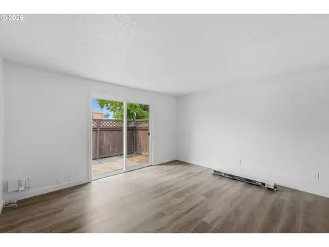 Living - 1825 NE Roberts Ave, Gresham, OR 97030 photo 4 of 5