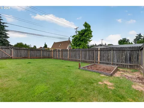 Exterior - 447 Maxwell Rd, Eugene, OR 97404 photo 9 of 9
