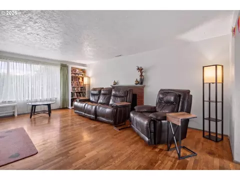 Living - 447 Maxwell Rd, Eugene, OR 97404 photo 7 of 7