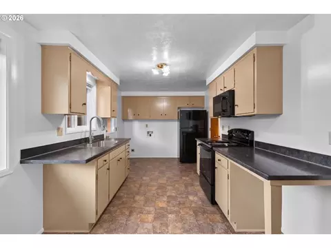 Kitchen - 447 Maxwell Rd, Eugene, OR 97404 photo 1 of 5
