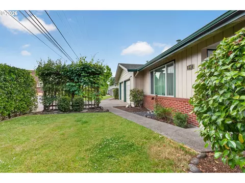 Exterior - 447 Maxwell Rd, Eugene, OR 97404 photo 5 of 9