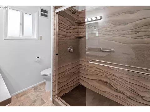 Bath - 447 Maxwell Rd, Eugene, OR 97404 photo 1 of 3