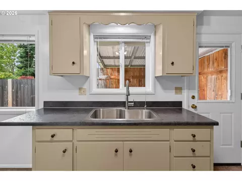 Kitchen - 447 Maxwell Rd, Eugene, OR 97404 photo 2 of 5