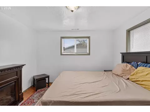 Bedroom - 447 Maxwell Rd, Eugene, OR 97404 photo 10 of 12