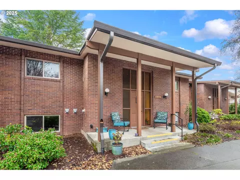 11510 SW Crown Dr #5, King City, OR 97224