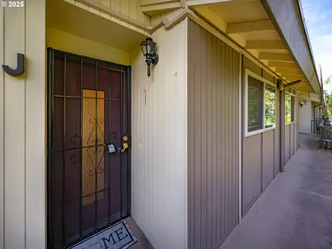 4059 Donald St #J, Eugene, OR 97405