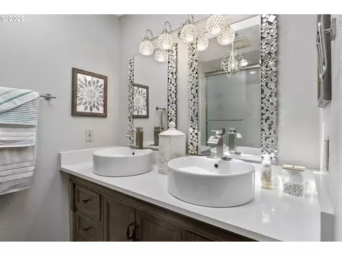Bath - 371 Standley Rd, Glide, OR 97443 photo 2 of 5