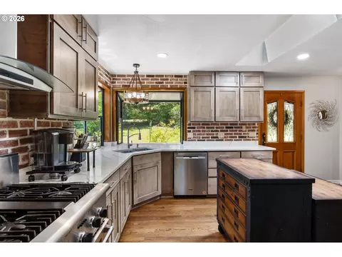 Kitchen - 371 Standley Rd, Glide, OR 97443 photo 2 of 4