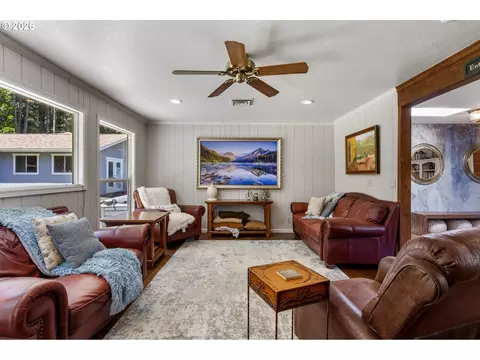 Living - 371 Standley Rd, Glide, OR 97443 photo 3 of 4