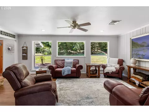 Living - 371 Standley Rd, Glide, OR 97443 photo 2 of 4