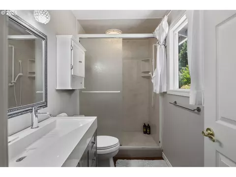 Bath - 371 Standley Rd, Glide, OR 97443 photo 4 of 5