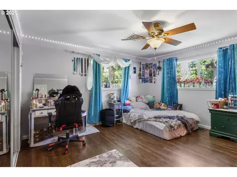 Bedroom - 371 Standley Rd, Glide, OR 97443 photo 3 of 5