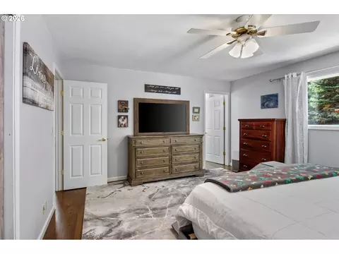 Bedroom - 371 Standley Rd, Glide, OR 97443 photo 2 of 5