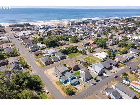 407 S 2nd Ave, Rockaway Beach, OR 97136