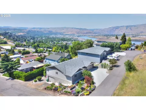1637 E 21st St, The Dalles, OR 97058