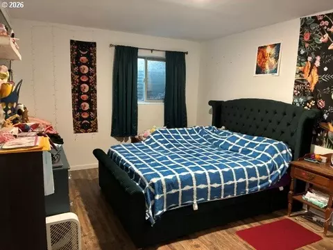 Bedroom - 608 SE 7th St, Pendleton, OR 97801 photo 2 of 2