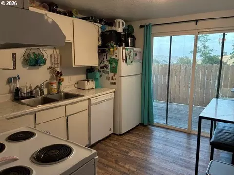 Kitchen - 608 SE 7th St, Pendleton, OR 97801 photo 1 of 1