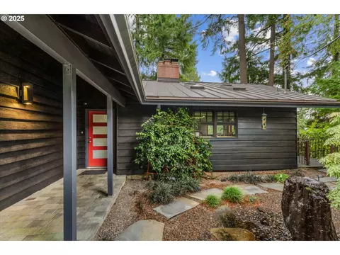 2883 SW Champlain Dr, Portland, OR 97205