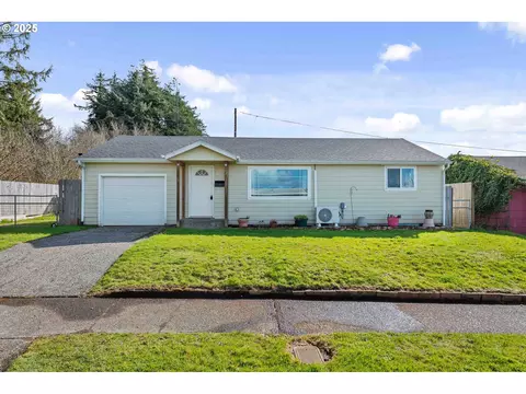1093 Montgomery Ave, Coos Bay, OR 97420