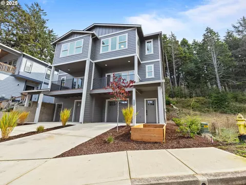 1502 SE Marine Ave, Lincoln City, OR 97367
