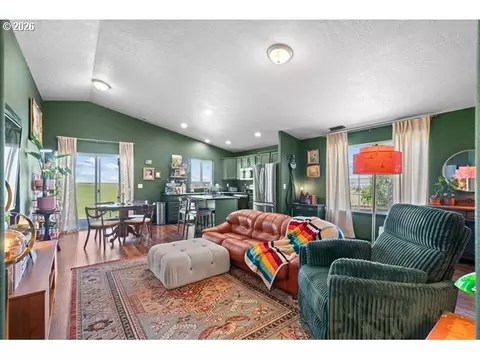 Living - 2768 High Desert Loop, Umatilla, OR 97882 photo 3 of 4