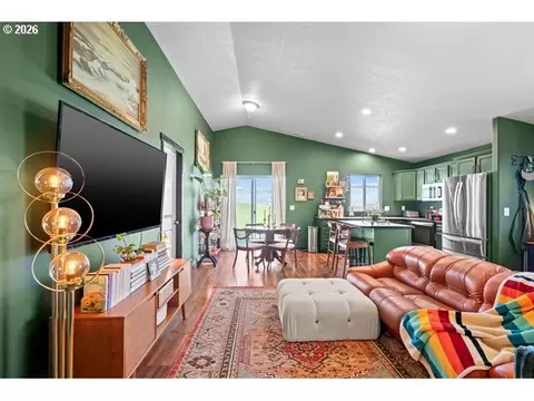 Living - 2768 High Desert Loop, Umatilla, OR 97882 photo 4 of 4