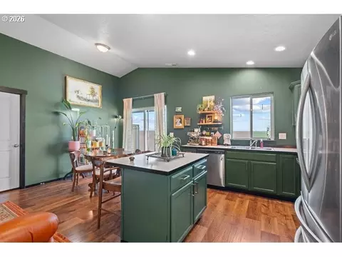 Kitchen - 2768 High Desert Loop, Umatilla, OR 97882 photo 5 of 6
