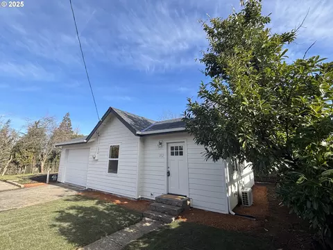 372 SE Mill St, Dallas, OR 97338