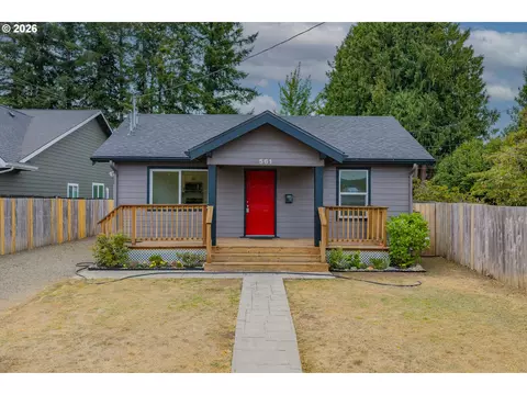 561 W 4th St, Coquille, OR 97423