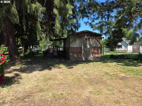 Exterior - 440 Division Ave, Drain, OR 97435 photo 1 of 2
