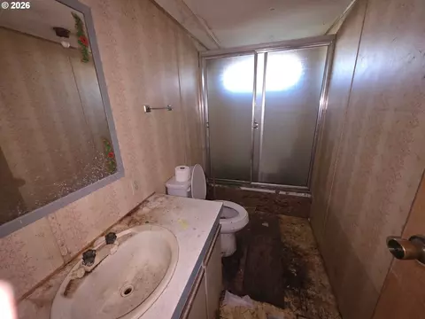 Bath - 440 Division Ave, Drain, OR 97435 photo 2 of 2