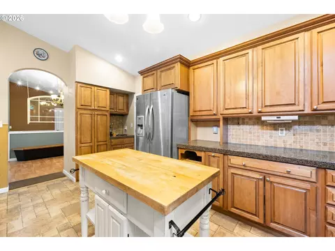 Kitchen - 231 NE Scott Dr, Gresham, OR 97030 photo 7 of 7