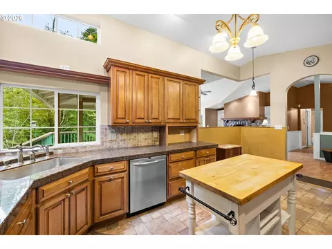 Kitchen - 231 NE Scott Dr, Gresham, OR 97030 photo 5 of 7