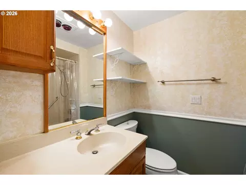 Bath - 231 NE Scott Dr, Gresham, OR 97030 photo 1 of 3