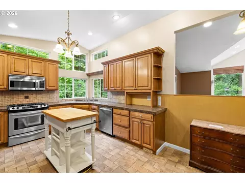Kitchen - 231 NE Scott Dr, Gresham, OR 97030 photo 2 of 7