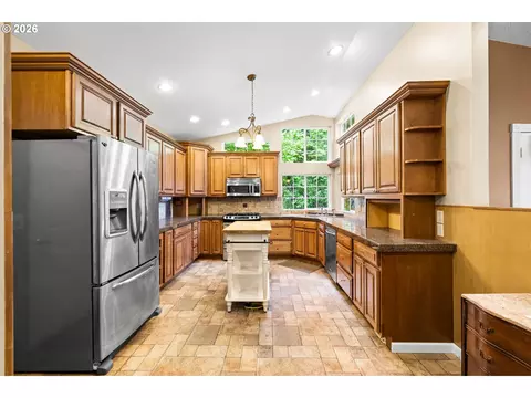 Kitchen - 231 NE Scott Dr, Gresham, OR 97030 photo 1 of 7