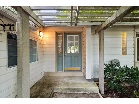 Exterior - 231 NE Scott Dr, Gresham, OR 97030 photo 3 of 7