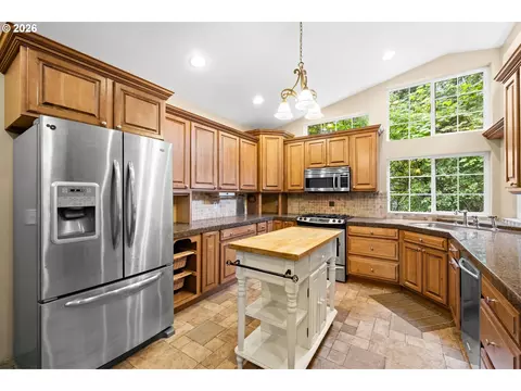 Kitchen - 231 NE Scott Dr, Gresham, OR 97030 photo 3 of 7