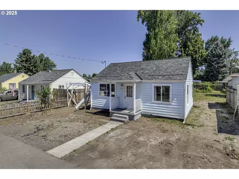 9508 NE Gertz Cir, Portland, OR 97211