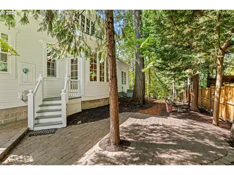 Exterior - 3535 Agate St, Eugene, OR 97405 photo 7 of 10