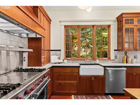 Kitchen - 3535 Agate St, Eugene, OR 97405 photo 3 of 4