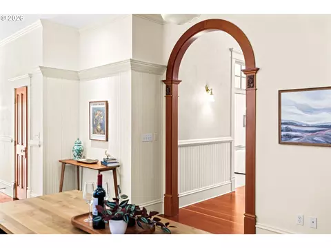 Entry Way - 3535 Agate St, Eugene, OR 97405 photo 3 of 4
