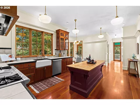 Kitchen - 3535 Agate St, Eugene, OR 97405 photo 4 of 4