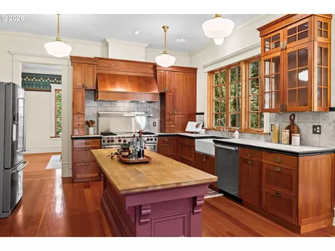 Kitchen - 3535 Agate St, Eugene, OR 97405 photo 1 of 4