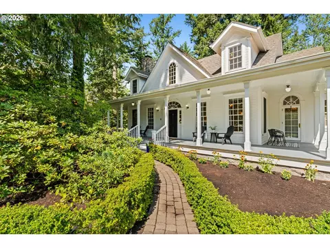 Exterior - 3535 Agate St, Eugene, OR 97405 photo 4 of 10