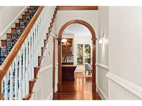 Entry Way - 3535 Agate St, Eugene, OR 97405 photo 2 of 4