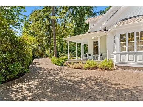 Exterior - 3535 Agate St, Eugene, OR 97405 photo 3 of 10