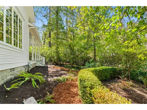 Exterior - 3535 Agate St, Eugene, OR 97405 photo 9 of 10