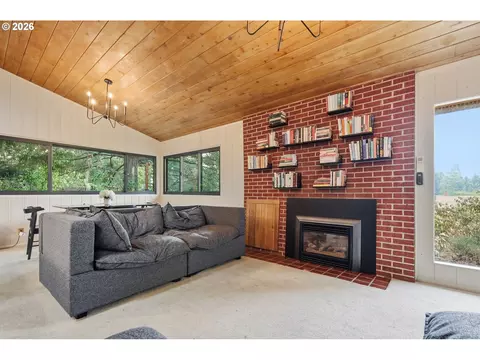 Living - 3835 Blanton Rd, Eugene, OR 97405 photo 3 of 3
